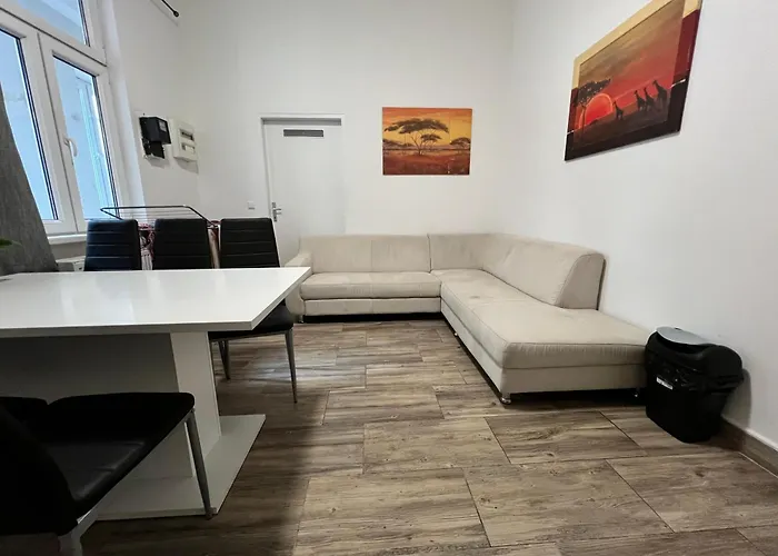 Apartment 15-min To Center, Comfy Private With Shared Wc & Kitchen