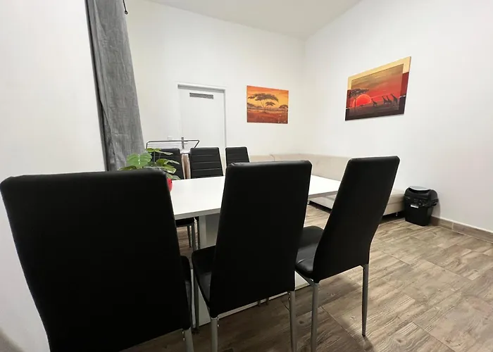 15-min To Center, Comfy Private With Shared Wc & Kitchen Apartment *