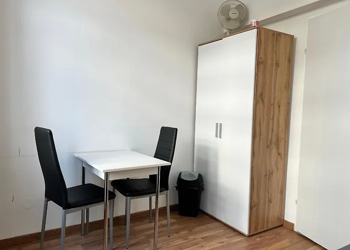 15-min To Center, Comfy Private With Shared Wc & Kitchen