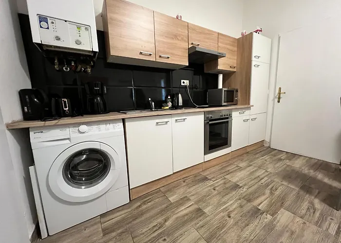 Apartment 15-min To Center, Comfy Private With Shared Wc & Kitchen Vienna