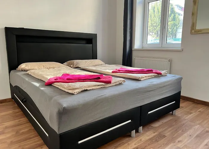 Apartment 15-min To Center, Comfy Private With Shared Wc & Kitchen *