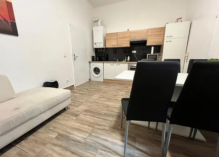 Apartment 15-min To Center, Comfy Private With Shared Wc & Kitchen Vienna
